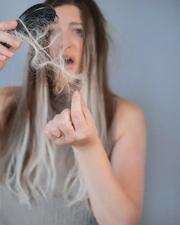 Por Que Seus Pacientes Continuam Sofrendo Com Queda de Cabelo?